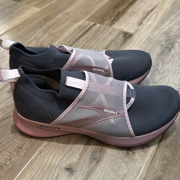 Brooks Levitate sneakers- navy blue and pink.  Size 8.5- wore 2 times - Picture 1 of 4